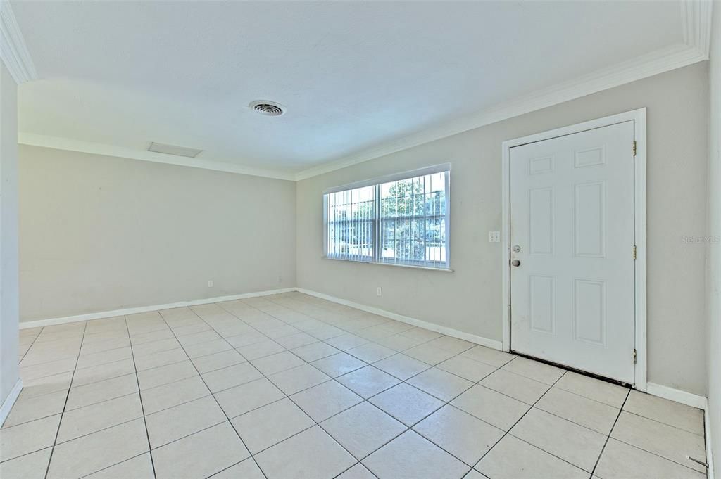 Active With Contract: $279,900 (2 beds, 1 baths, 789 Square Feet)