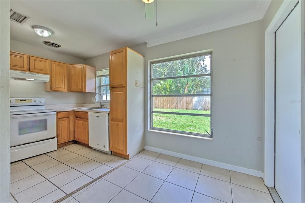 Active With Contract: $279,900 (2 beds, 1 baths, 789 Square Feet)