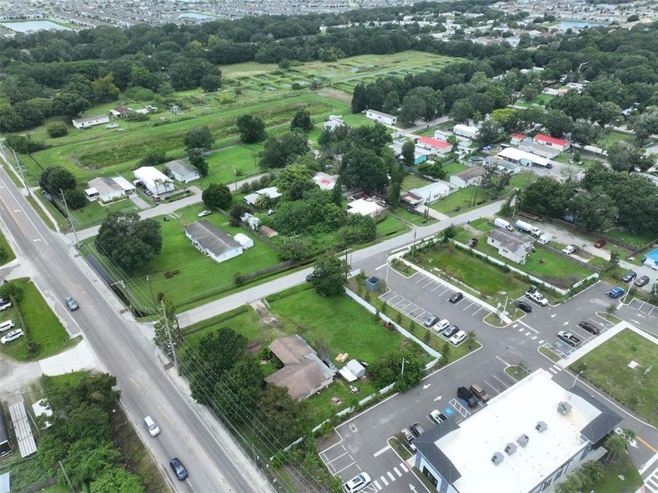 待售: $950,000 (0.42 acres)