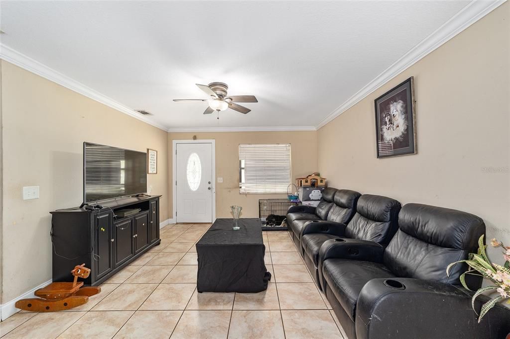 For Sale: $209,000 (3 beds, 1 baths, 1008 Square Feet)