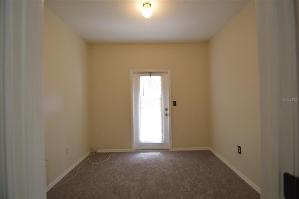 Active With Contract: $1,450 (1 beds, 1 baths, 868 Square Feet)