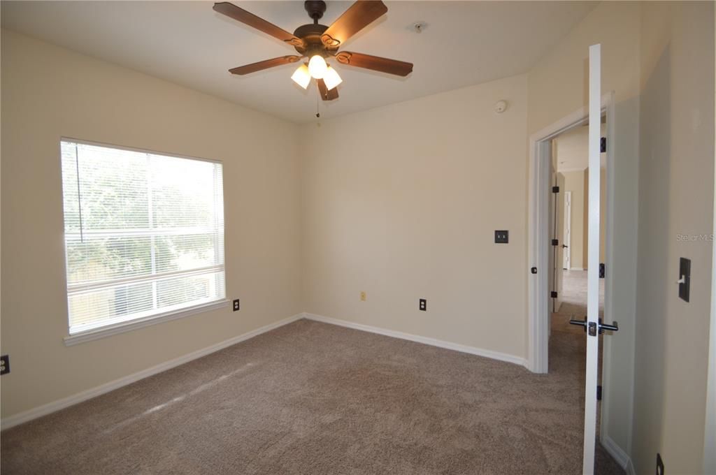 Active With Contract: $1,450 (1 beds, 1 baths, 868 Square Feet)