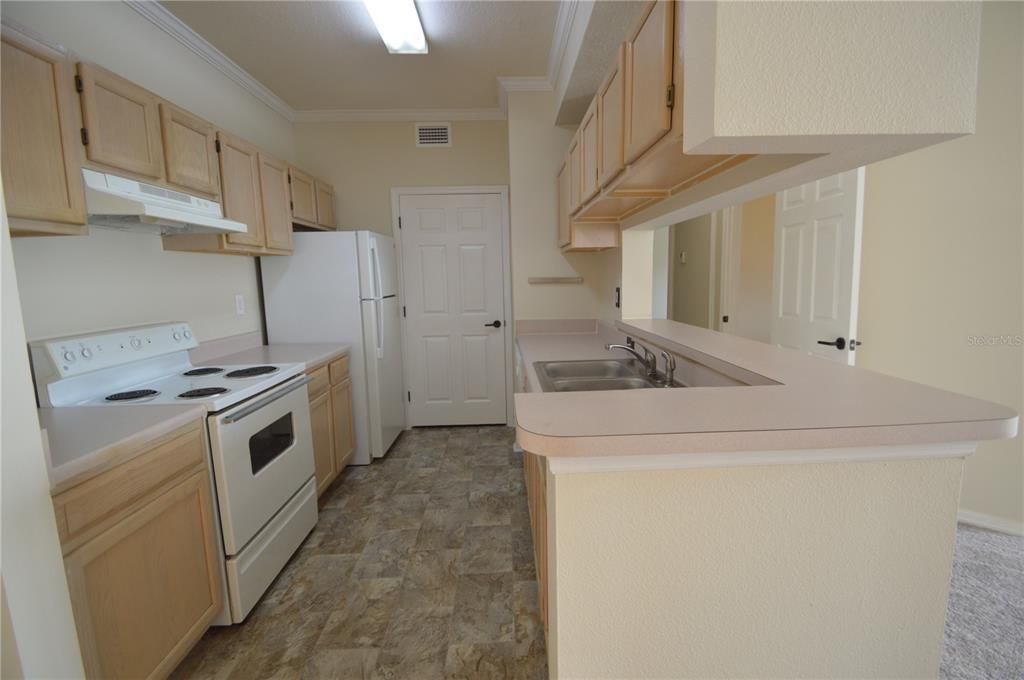 Active With Contract: $1,450 (1 beds, 1 baths, 868 Square Feet)