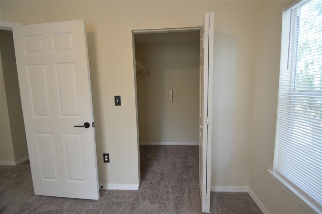 Active With Contract: $1,450 (1 beds, 1 baths, 868 Square Feet)