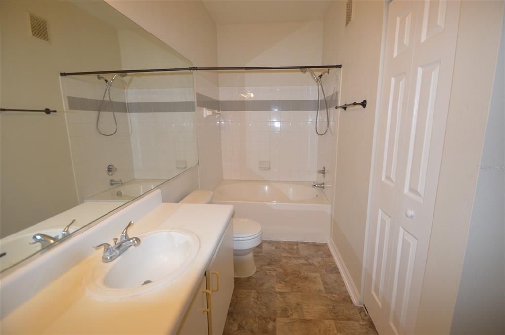 Active With Contract: $1,450 (1 beds, 1 baths, 868 Square Feet)