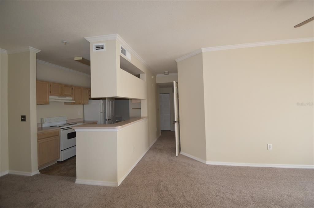 Active With Contract: $1,450 (1 beds, 1 baths, 868 Square Feet)