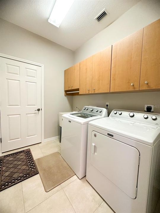 Active With Contract: $2,499 (2 beds, 2 baths, 2102 Square Feet)