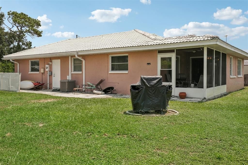 Active With Contract: $300,000 (2 beds, 2 baths, 1455 Square Feet)