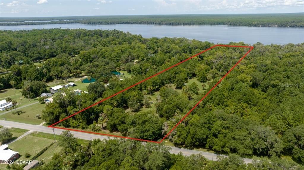 На продажу: $975,000 (7.60 acres)