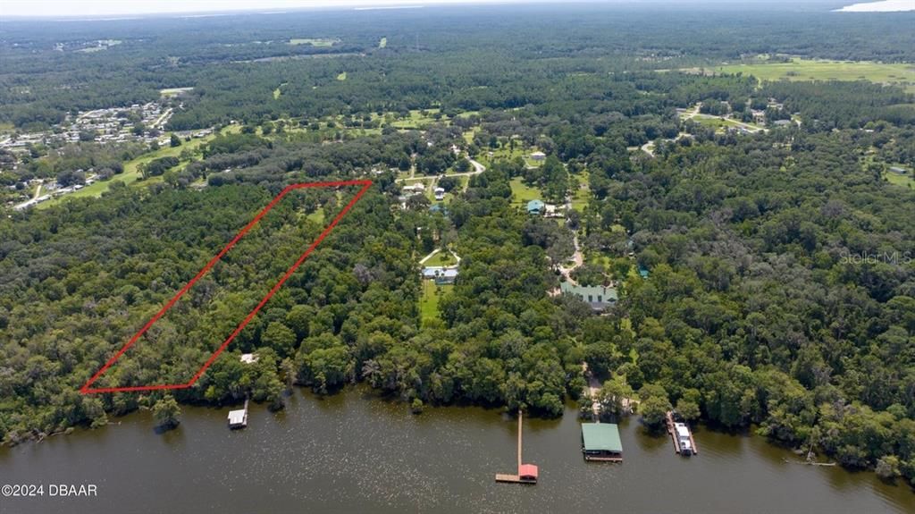 На продажу: $975,000 (7.60 acres)