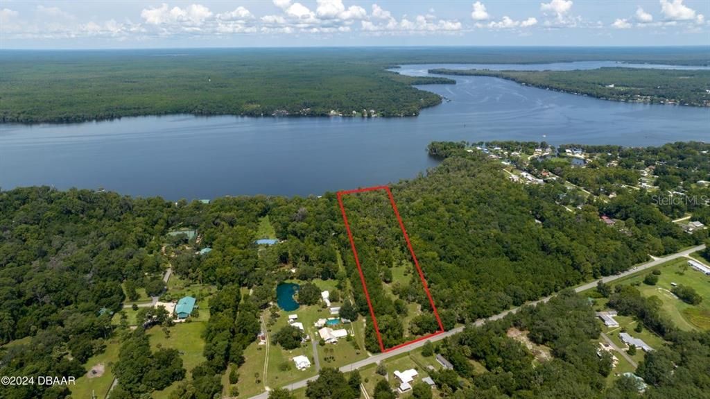 На продажу: $975,000 (7.60 acres)