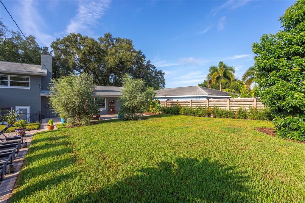 Active With Contract: $761,000 (3 beds, 3 baths, 2359 Square Feet)