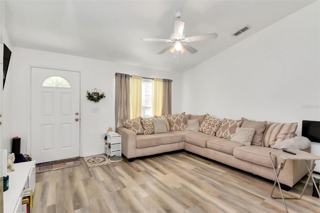 Active With Contract: $267,000 (3 beds, 2 baths, 1244 Square Feet)