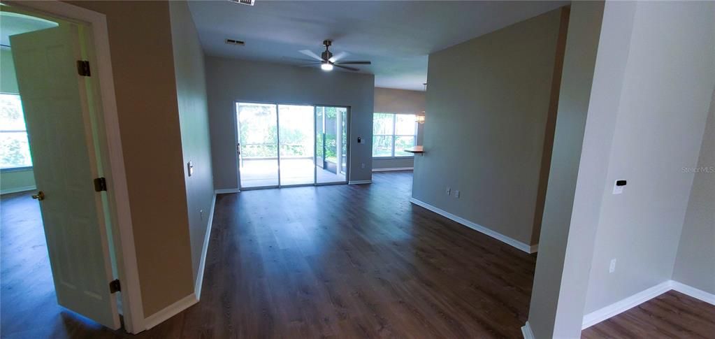 Active With Contract: $1,900 (2 beds, 2 baths, 1467 Square Feet)