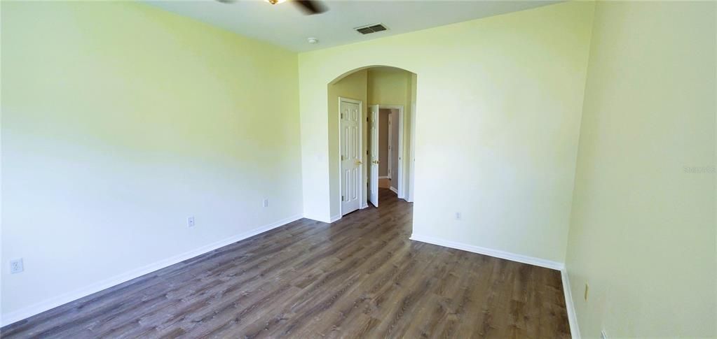 Active With Contract: $1,900 (2 beds, 2 baths, 1467 Square Feet)