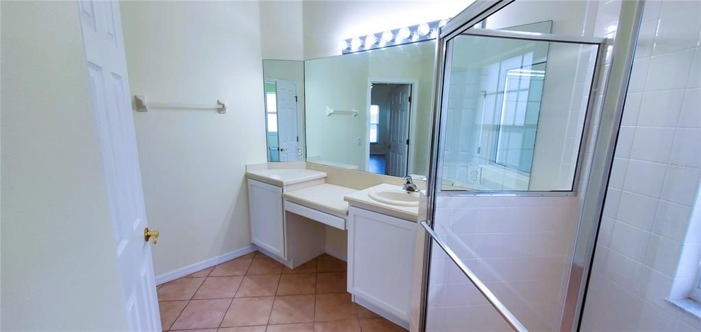 Active With Contract: $1,900 (2 beds, 2 baths, 1467 Square Feet)