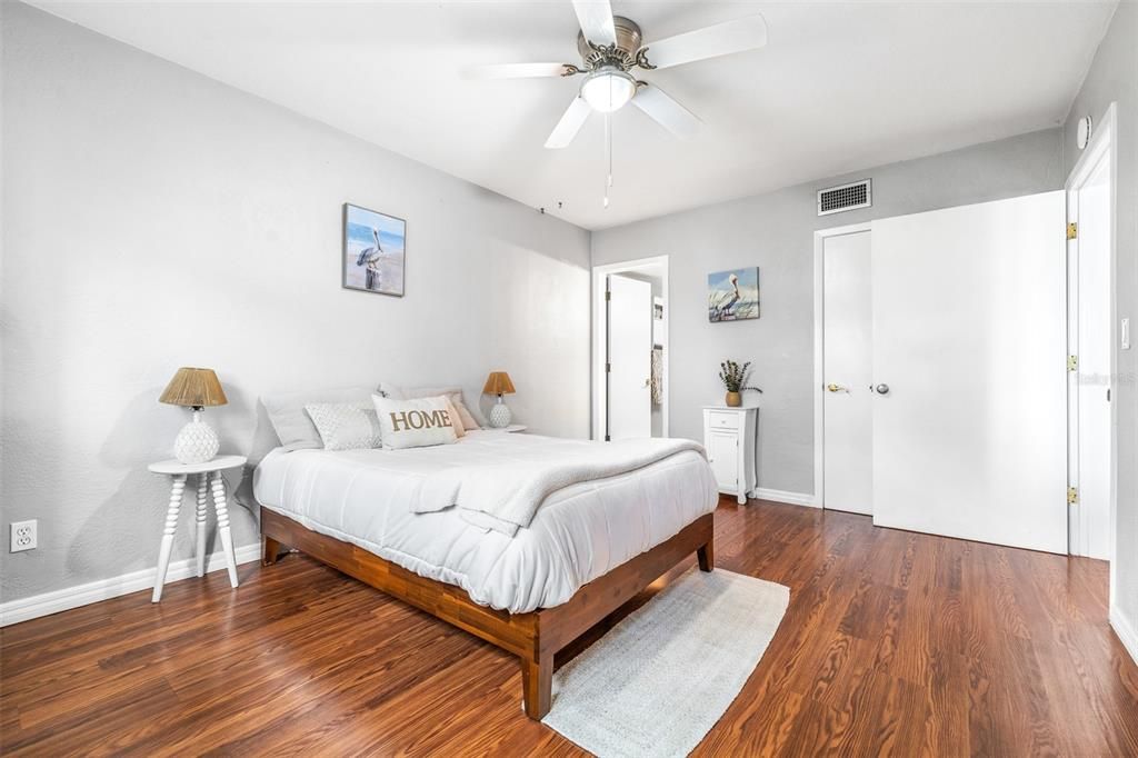 Active With Contract: $244,900 (2 beds, 2 baths, 1165 Square Feet)