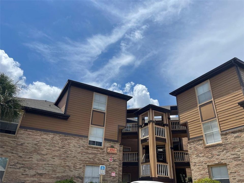 Active With Contract: $186,995 (2 beds, 2 baths, 1110 Square Feet)