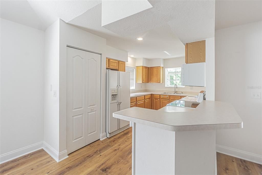 For Sale: $319,900 (2 beds, 2 baths, 1625 Square Feet)