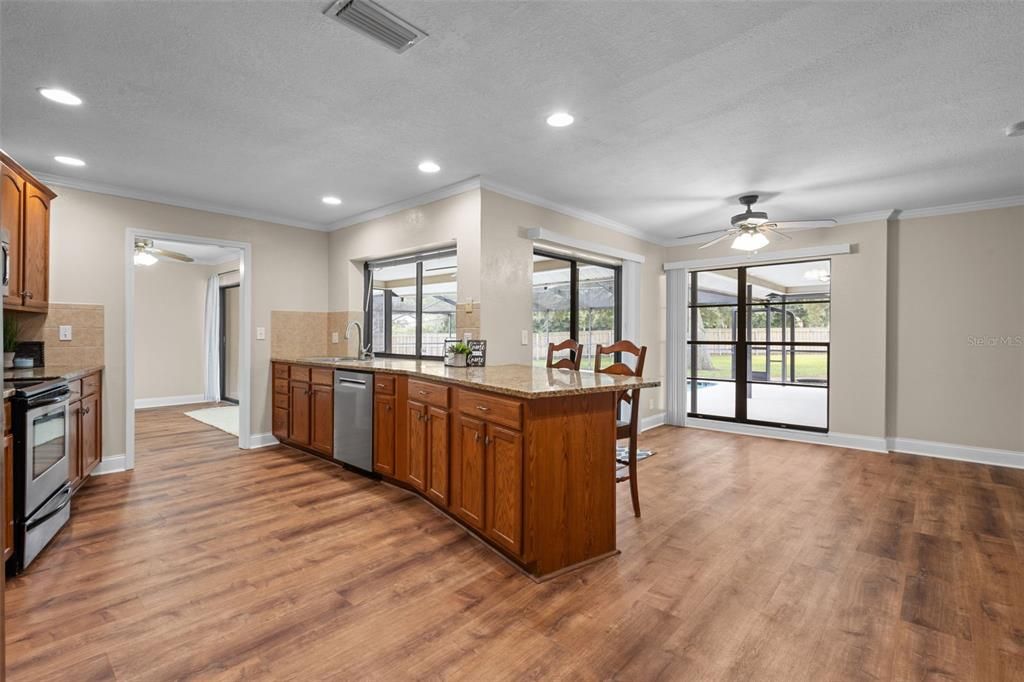 Kitchen breakfast area