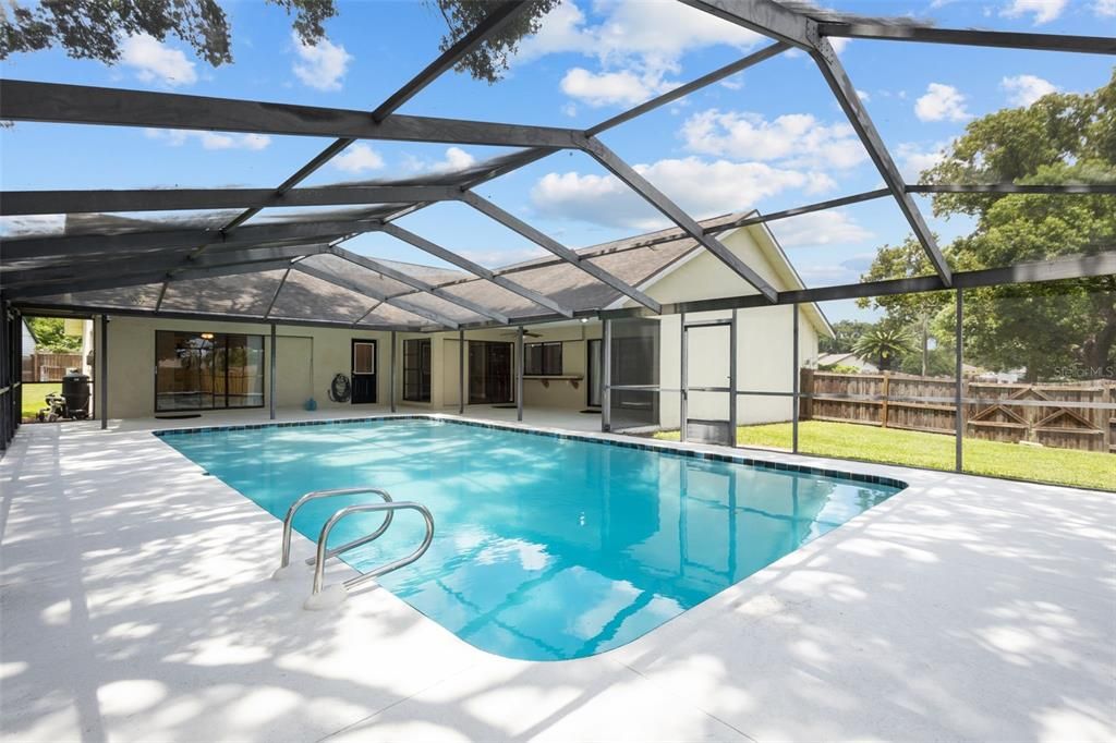 Oversized lanai and pool