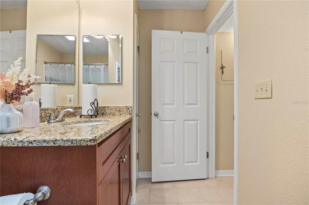 Active With Contract: $155,000 (1 beds, 1 baths, 642 Square Feet)