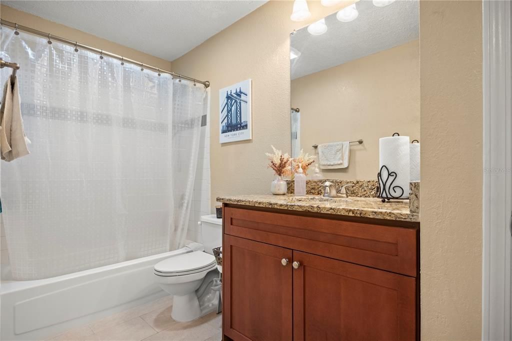 Active With Contract: $155,000 (1 beds, 1 baths, 642 Square Feet)