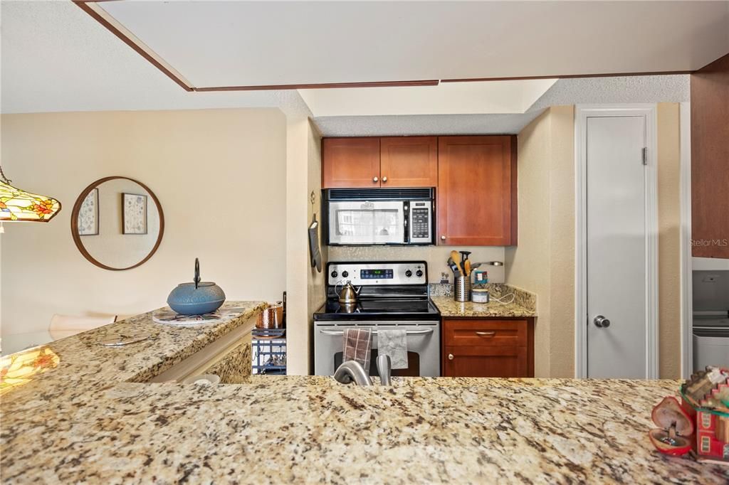 Active With Contract: $155,000 (1 beds, 1 baths, 642 Square Feet)