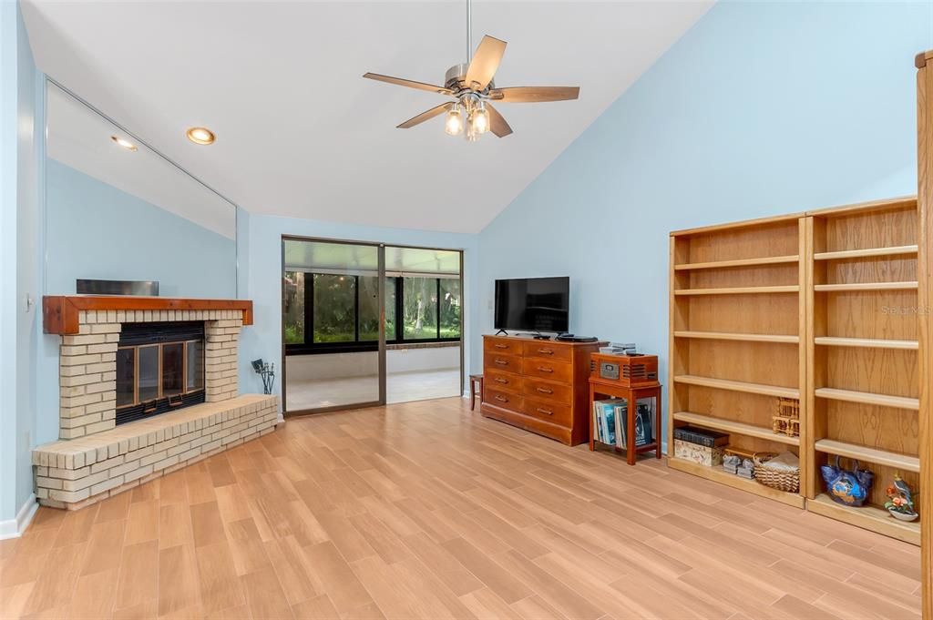 For Sale: $266,500 (3 beds, 2 baths, 1414 Square Feet)