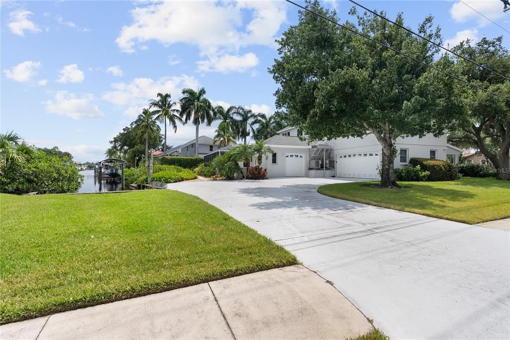 Active With Contract: $1,200,000 (4 beds, 4 baths, 3687 Square Feet)