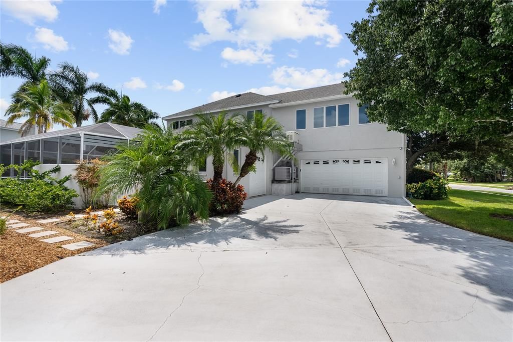 Active With Contract: $1,200,000 (4 beds, 4 baths, 3687 Square Feet)