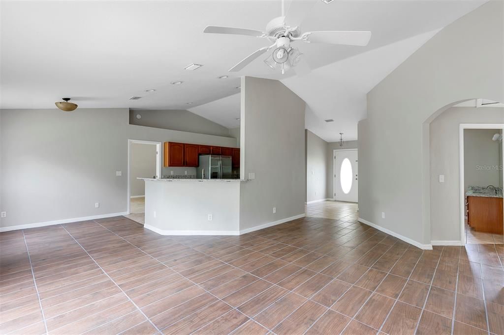 For Rent: $1,820 (3 beds, 2 baths, 1683 Square Feet)