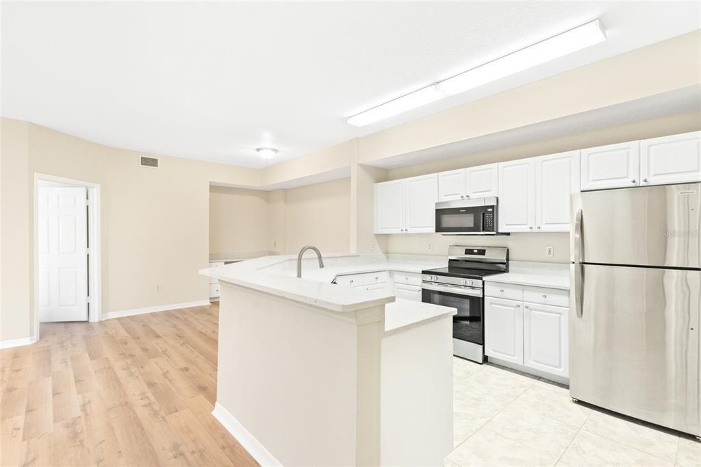 For Sale: $299,995 (2 beds, 2 baths, 1305 Square Feet)