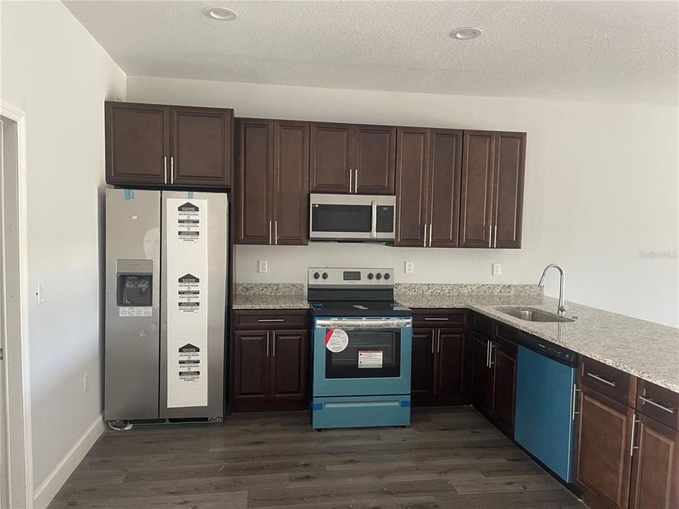 For Rent: $2,400 (3 beds, 2 baths, 1379 Square Feet)