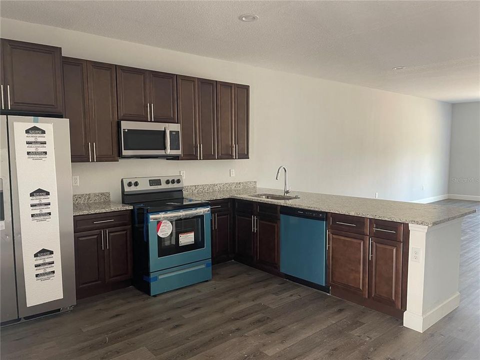 For Rent: $2,400 (3 beds, 2 baths, 1379 Square Feet)