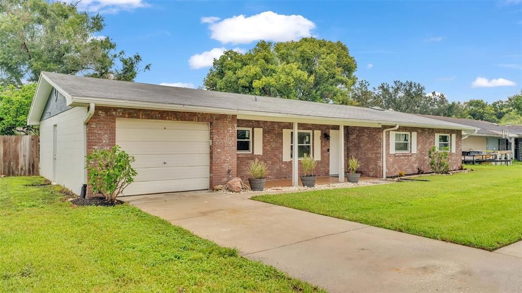 Active With Contract: $349,900 (4 beds, 2 baths, 1473 Square Feet)