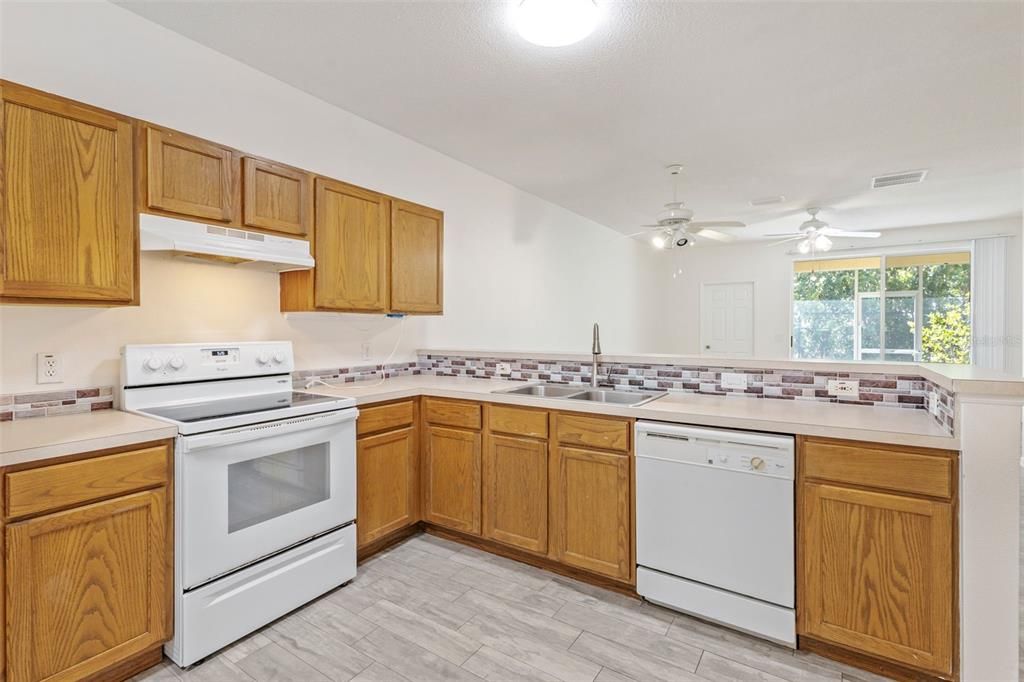 For Sale: $210,000 (2 beds, 2 baths, 1388 Square Feet)