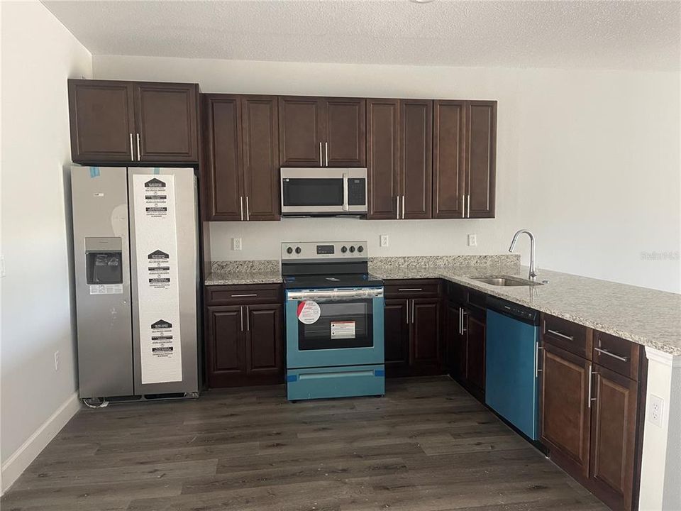 For Rent: $2,400 (3 beds, 2 baths, 1379 Square Feet)