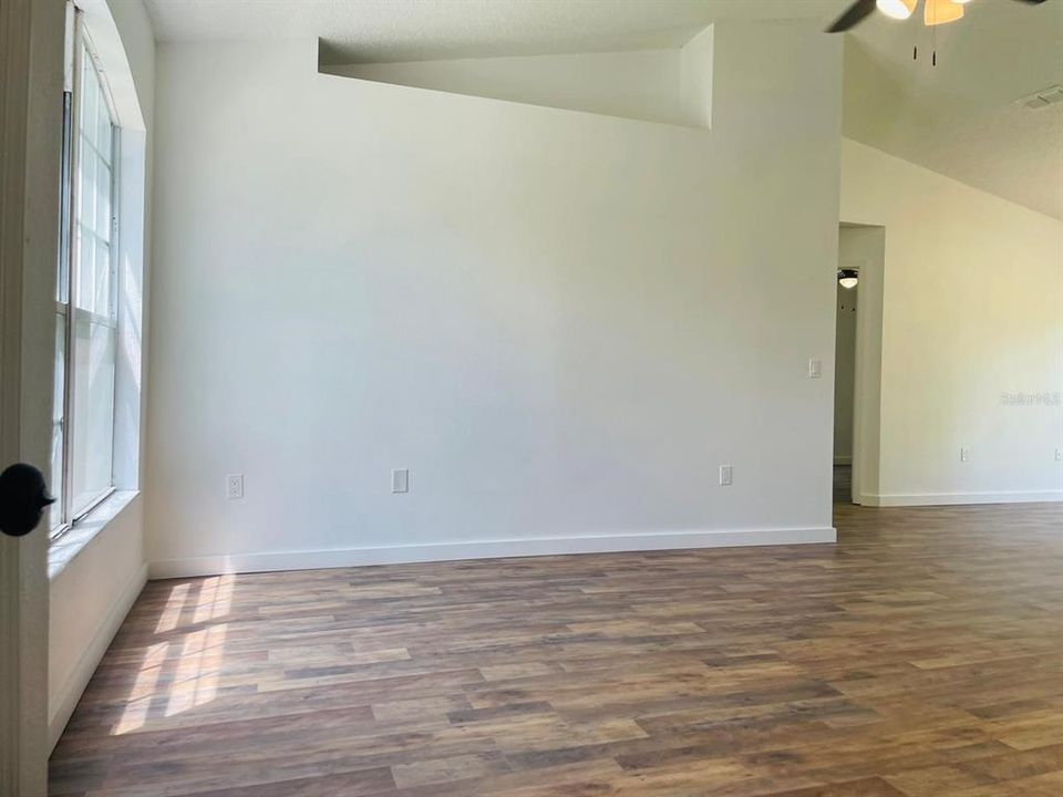 Active With Contract: $309,900 (3 beds, 2 baths, 1238 Square Feet)