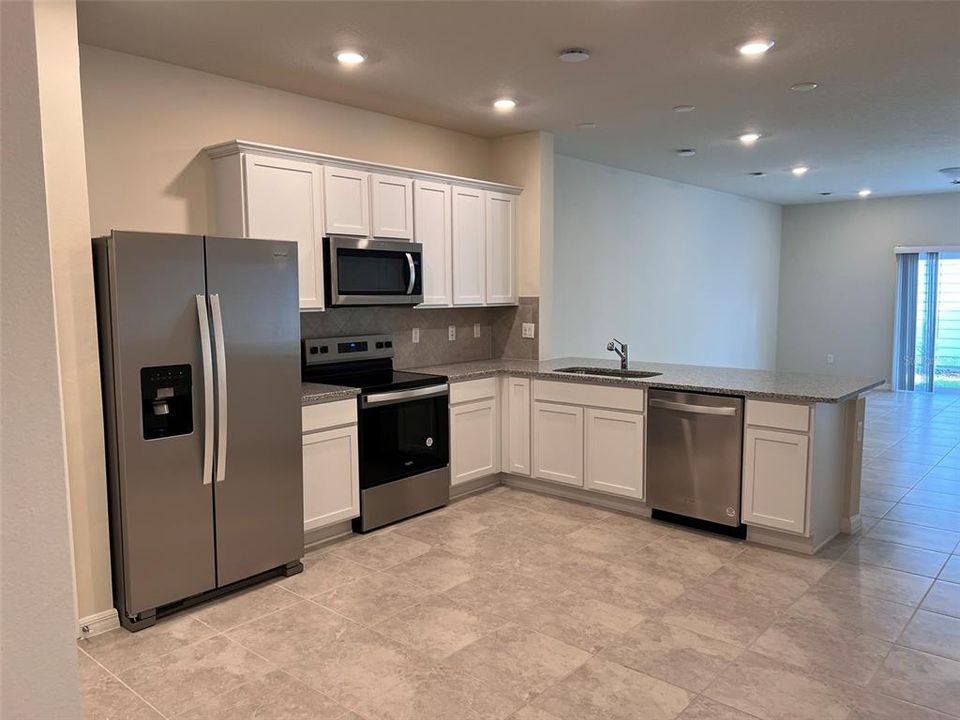 Active With Contract: $2,500 (3 beds, 2 baths, 1699 Square Feet)