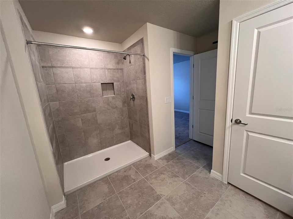 Active With Contract: $2,500 (3 beds, 2 baths, 1699 Square Feet)