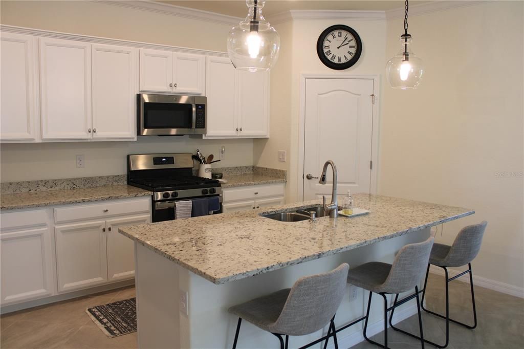 For Rent: $3,595 (3 beds, 3 baths, 1836 Square Feet)