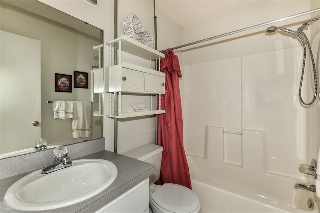 For Sale: $180,000 (2 beds, 2 baths, 971 Square Feet)