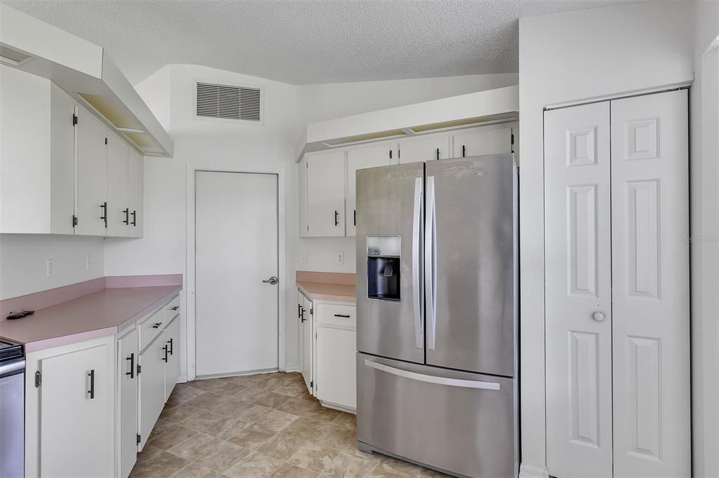 For Rent: $1,400 (2 beds, 2 baths, 1038 Square Feet)