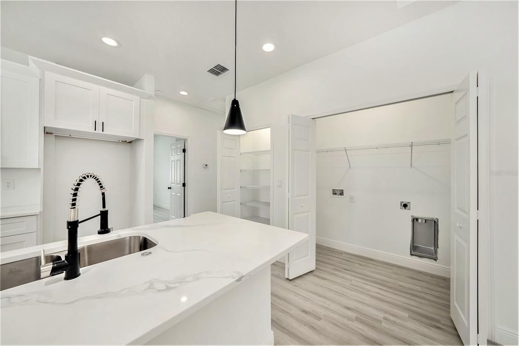 Active With Contract: $371,900 (3 beds, 2 baths, 1369 Square Feet)