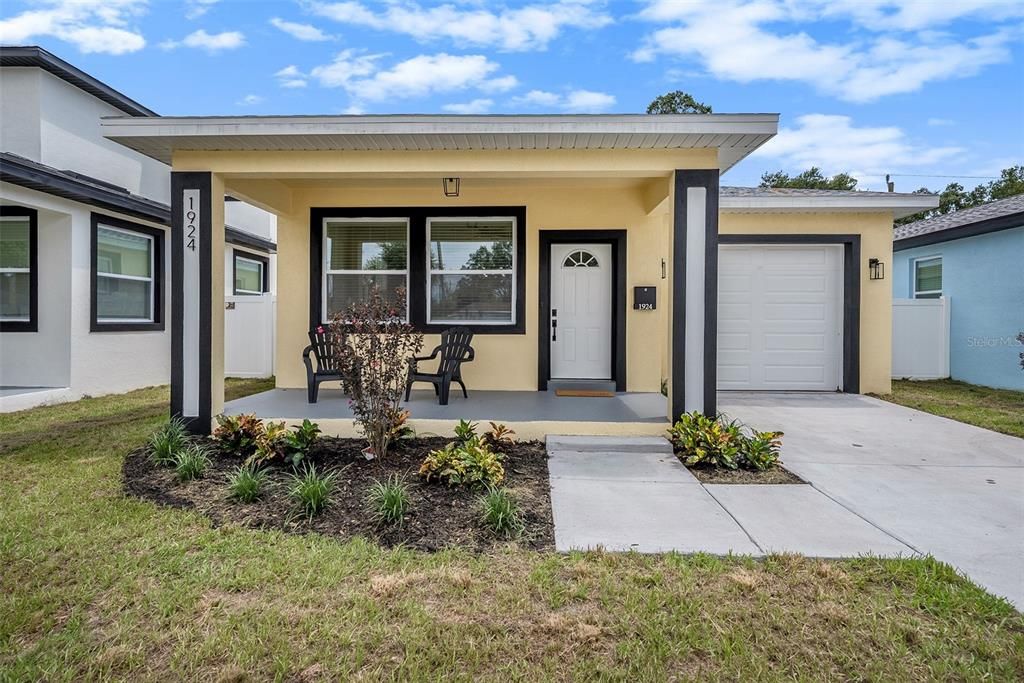 Active With Contract: $371,900 (3 beds, 2 baths, 1369 Square Feet)