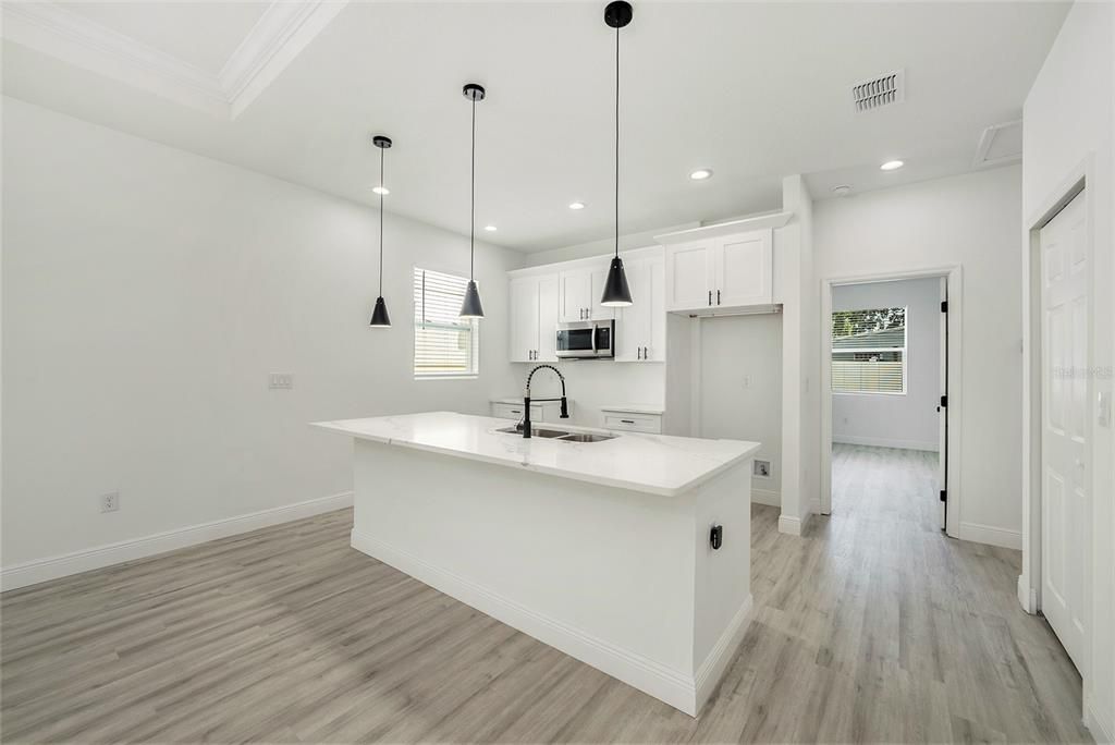 Active With Contract: $371,900 (3 beds, 2 baths, 1369 Square Feet)