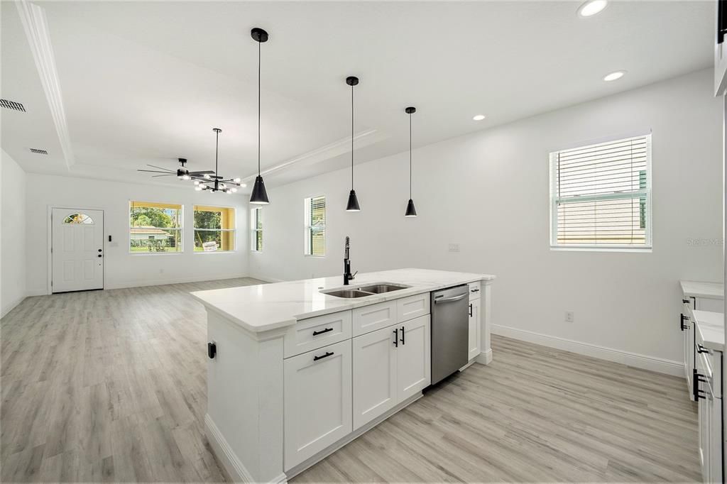 Active With Contract: $371,900 (3 beds, 2 baths, 1369 Square Feet)