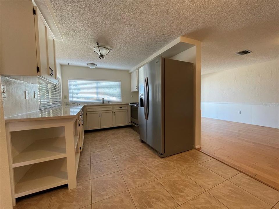 Active With Contract: $1,800 (2 beds, 2 baths, 1532 Square Feet)