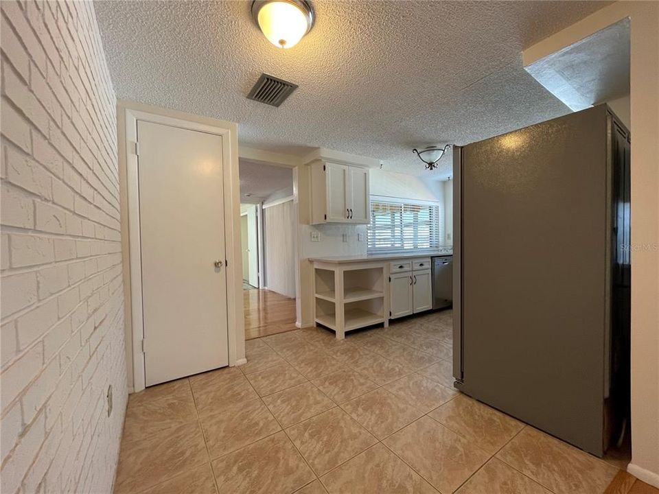 Active With Contract: $1,800 (2 beds, 2 baths, 1532 Square Feet)